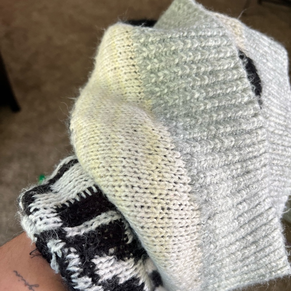 Urban Outfitters Black and Gray Patterned Sweater - Picture 15 of 15